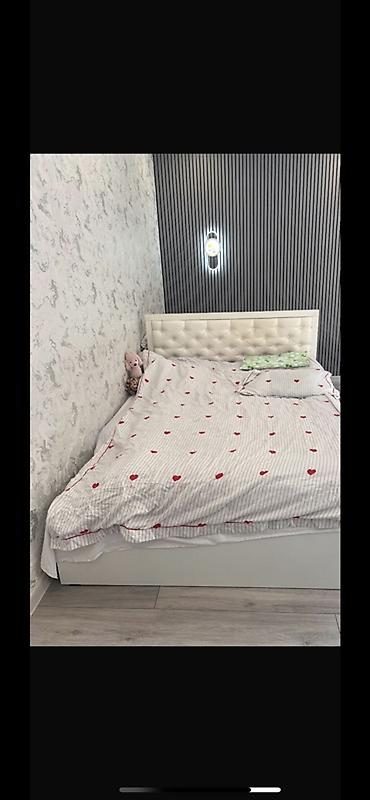 обито: Двуспальная кровать, Б/у, С мягким изголовьем, длина - 200 см — 1