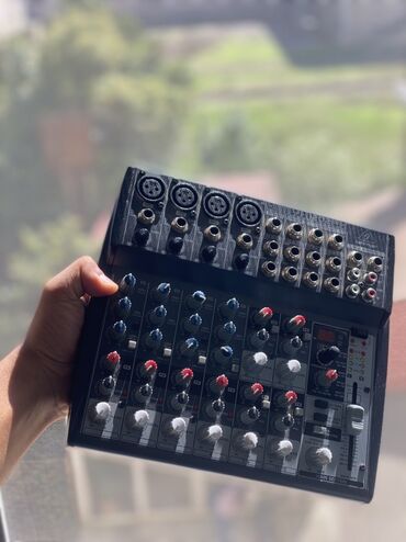 Пианино: Kompakt səs mikseri Behringer - 4 mikrofon/line giriş kanalı (XLR və