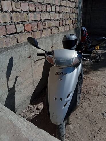 вайпер актив: Скутер Honda Dio (серебристо‑черный) - Кузов: компактный городской