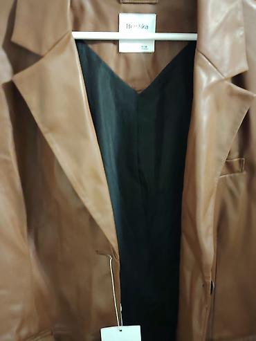 ps sakoi: Bershka ženski blejzer od veštačke kože - Model: klasični blejzer sa — 4