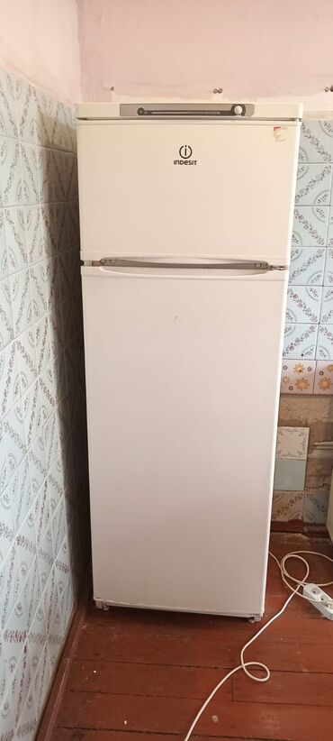 evimiz xetai: Б/у 2 двери Indesit Холодильник Продажа, цвет - Белый