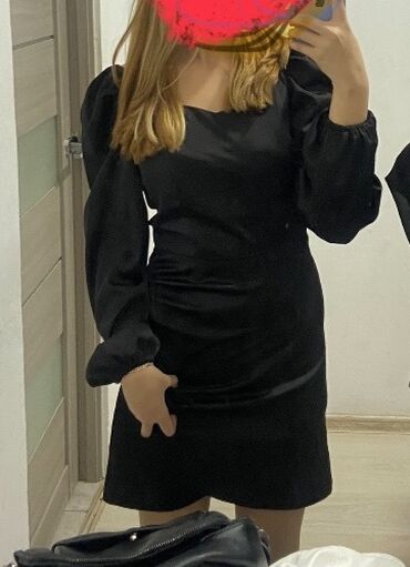 платье черный: Вечернее платье, Короткая модель, Атлас, С рукавами