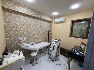 Лампы для сушки ногтей: Gözəllik və baxım otağı 🧖🏾‍♀️
OTAQ ARENDAYA VERİLİR
MÜŞDERİLİ SALONDU