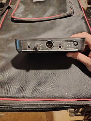 Səsgücləndiricilər, qulaqlıqlar və mikrofonlar: Shure BLX seriyası simsiz sistem Məhsul təsviri: - Model: Shure BLX4 — 3