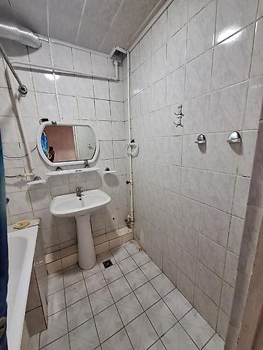 Недвижимость: 8 km bazarının yanı, 251 nömrəli məktəbin yanında 3 otaqlı mənzil — 4