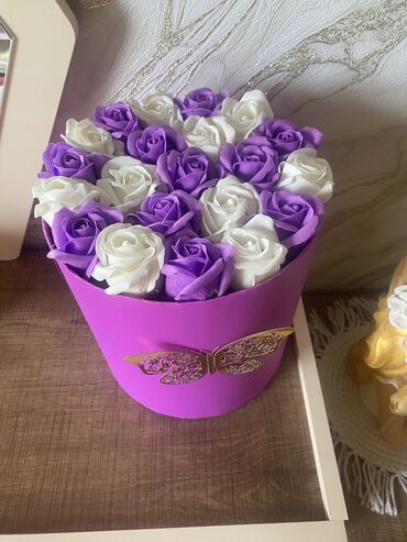 Buket güllər: Satilirlar endirim olub.Gul buketler 20m.cadirilma Hezi Aslaniv metro — 2