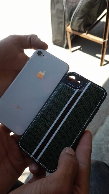 Apple iPhone: IPhone 8, 64 GB, White Titanium