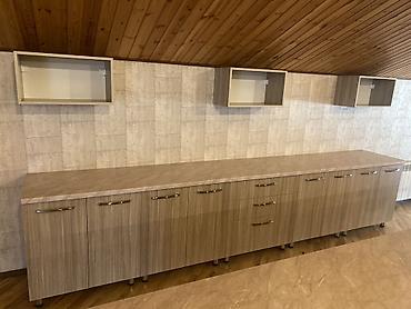 Sifarişlə mebel: Sifarişlə mətbəx dəsti, Özü çəkən petlələr, Teksturalı laminat — 3