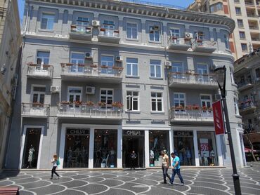 xacmazda findiq bagi satilir: Merkezde 1-mertebe sened çixariş-əmlak 40 kv.m arendator var
