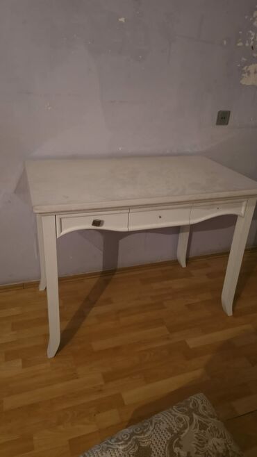 Uşaq masaları: Oğlan və qız üçün, İşlənmiş, Siyirməli, Yazı masası, Stulsuz