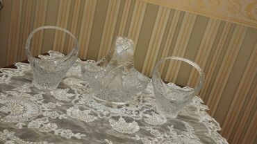 Konfet qabları: 3eded xrustal sebet.cemi 140manata