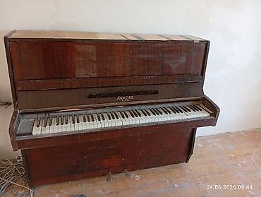 Musiqi alətləri: Upright piano – “Аккорд” markalı. Xüsusiyyətlər: - Akustik, mexaniki — 1