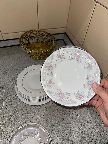 Чайные наборы и сервизы: Здравствуйте! Продаю б/у посуду состояние ✅ 1) декоративный — 8