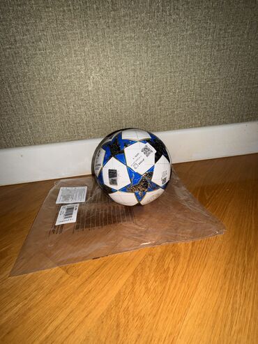 Maskalar, eynəklər: Футбольный мяч adidas
Оригинал