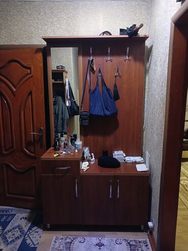 işləmiş divan kreslo: Heç bir problemi yoxdur.Laxlamır.Qırığı-sınığı yoxdurƏla