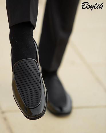 Ayaqqabılar: Baylik kişi loaferləri - Rəng: qara, parlaq üst səth - Dizayn: üst — 1