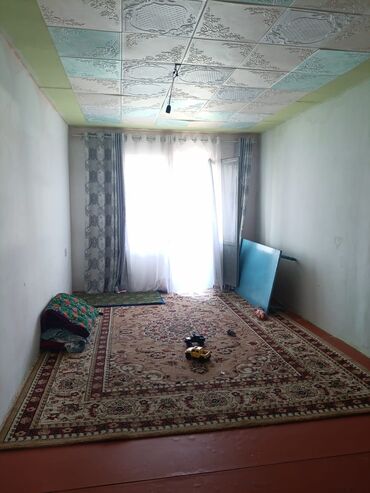 дом в бишкеке купить: 3 бөлмө, 100 кв. м, 3 кабат, Эски ремонт