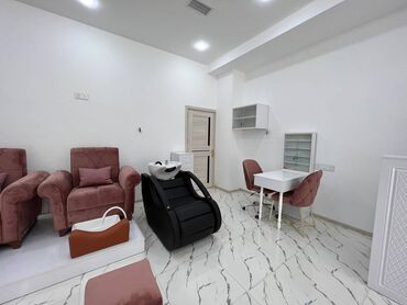 Digər kommersiya daşınmaz əmlakı: Qara Çuxur qəsəbəsində yerləşən yeni tikili 5 mərtəbəli binanın 1-ci — 1