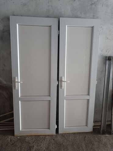 Pəncərələr: İşlənmiş Plastik qapı Plintus ilə, Zəmanətsiz, Ünvandan götürmə