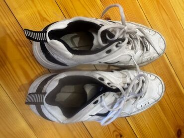синие мужские мокасины: Məhsul: Nike kişi idman ayaqqabısı (Monarch tərzi) Xüsusiyyətlər: -