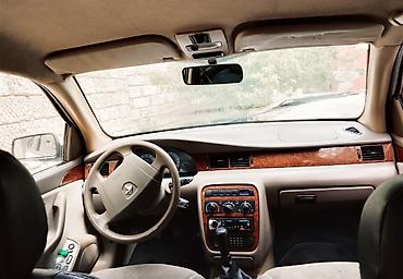 14 luk diskler: Ağ rəngli sedan avtomobil - Korpus: 4 qapılı sedan, ağ rəng, qara — 10