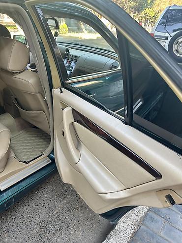 xrom disk: Mercedes-Benz C-Sinfi sedan (W202) – tünd yaşıl rəng, bej dəri salon — 5