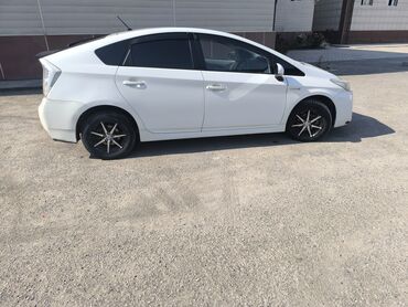 купить chery tiggo: Toyota Prius: 1.8 л, Вариатор, Гибрид, Хетчбек