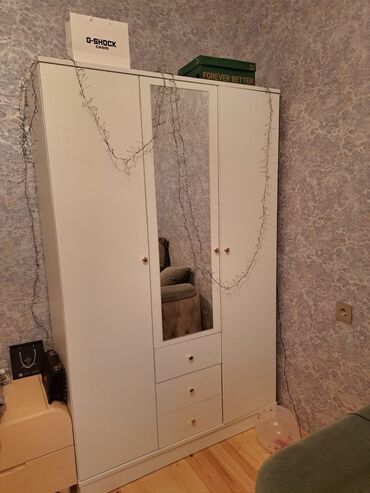 Dolablar: Açılan, 3 qapılı Düz dolab, Qarderob, paltar dolabı