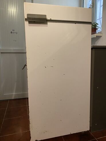 Холодильник Biryusa, Б/у, Минихолодильник, De frost (капельный), 120 *