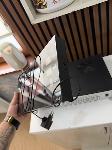 sufre dekoru: Divar saatları, Elektron, Arxa işıq — 3