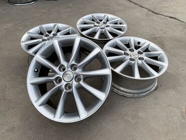 низкопрофильная резина: Литые Диски R 17 Toyota, Комплект, отверстий - 5, Б/у