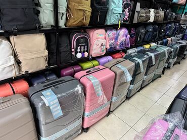 Чемоданы: Чемодан, Новый, Средний (40 - 70 л), Вращающиеся колеса на 360°, Водонепроницаемость, Кодовый замок — 6