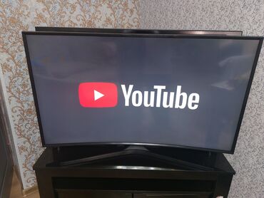 Avtoelektronika: YouTube tətbiqi ilə təchiz edilmiş əyri ekrana malik Smart televizor