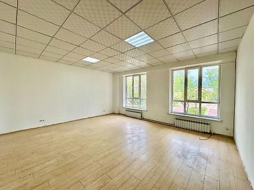 Сдаю Офис целиком: 47 м², В жилом комплексе, С ремонтом, Первая линия