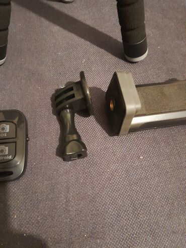 Ostali aksesoari za mobilne telefone: UBeesize tronožac za telefon Tronožac je nadograđen metalnim kuglastim — 9