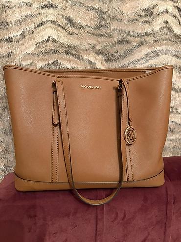 Michael Kors tote çanta – dəri görünüşlü, karamel/qəhvəyi rəng. - lalafo.az -da Michael Kors tote çanta – dəri görünüşlü, karamel/qəhvəyi rəng. -