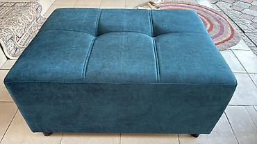 Пуфики: Элегантная банкетка прямоугольной формы, обтянутая мягкой тканью — 33