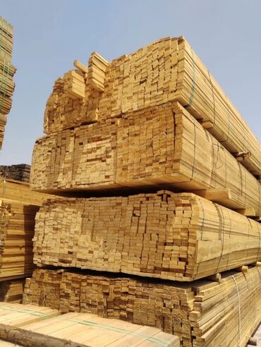 Qapılar və aksessuarlar: Müxtəlif ölçülərdə və formalarda istifadəyə hazır taxta materiallar