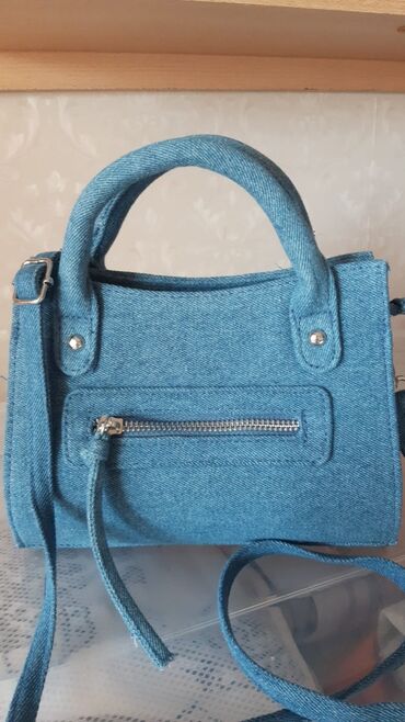 сумка женская голубая: Продаю новую сумку Terranova