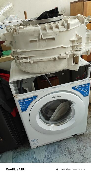 Стиральные машины: Стиральная машина Indesit, Б/у, Автомат, До 6 кг