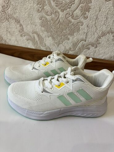 Women's Sneakers and athletic shoes: Кроссовки для бега/фитнеса, белые с мятно‑зелёными и жёлтыми