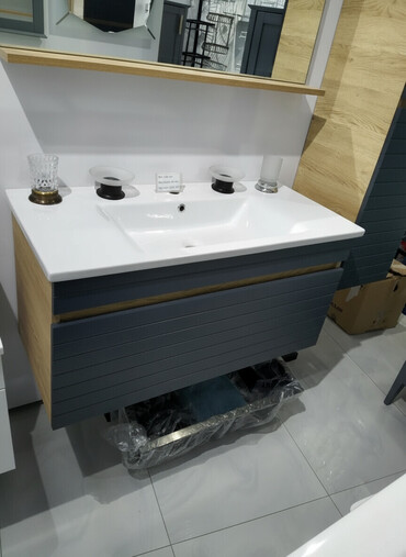 пенни борд купить: Ağ rəngli keramika Çanaq və boz rəngli taxta dolabdan ibarət hamam