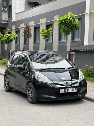 фит шторка: Honda Fit: 2011 г., 1.3 л, Вариатор, Гибрид, Хэтчбэк