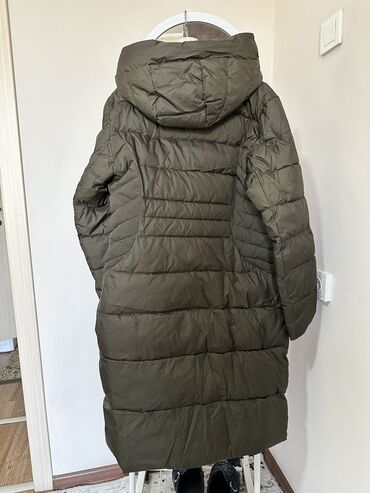 Пуховики и зимние куртки: Продаю 1) зимняя куртка размер 48 - 3000 сом 2) Деми куртка размер — 6