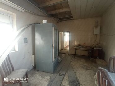 Binalar: Geniş və işıqlı tədbir zalı/kommersiya məkanı. Açıq planlı, sütunlu — 11