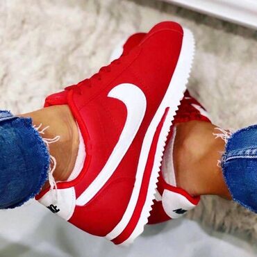 ugg 39: 39 br za samo 2700 din
pb