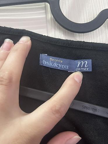 teget baletanke: Crna baršunasta haljina Bershka (BSK & You), veličina M (oznaka — 3