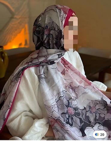 Çiçək naxışlı şərf/şal - Parça: yüngül, nəfəsalan və axıcı tekstura - lalafo.az -da Çiçək naxışlı şərf/şal - Parça: yüngül, nəfəsalan və axıcı tekstura -