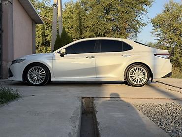 бмв g30 530i: Toyota Camry: 2018 г., Седан — 5