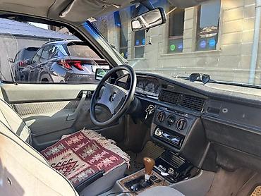 niva panel: Mercedes-Benz 190 (W201): 2 l | 1992 il Sedan — 4